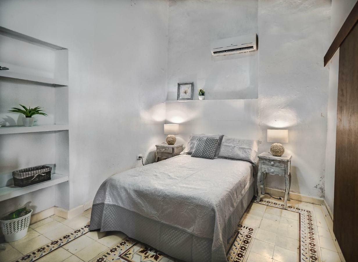 Hermosa Casa Macia En Centro Historico Cartagena/ Beatiful House Macia In Historic Center In *