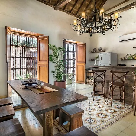 Hermosa Casa Macia En Centro Historico Cartagena/ Beatiful House Macia In Historic Center In *
