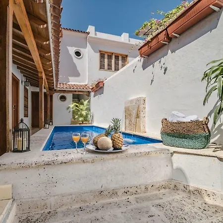 Hermosa Casa Macia En Centro Historico Cartagena/ Beatiful House Macia In Historic Center In